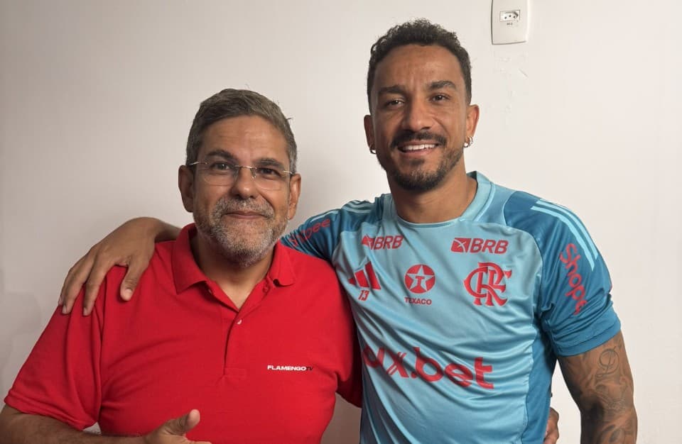 João Guilherme e Danilo abraçados