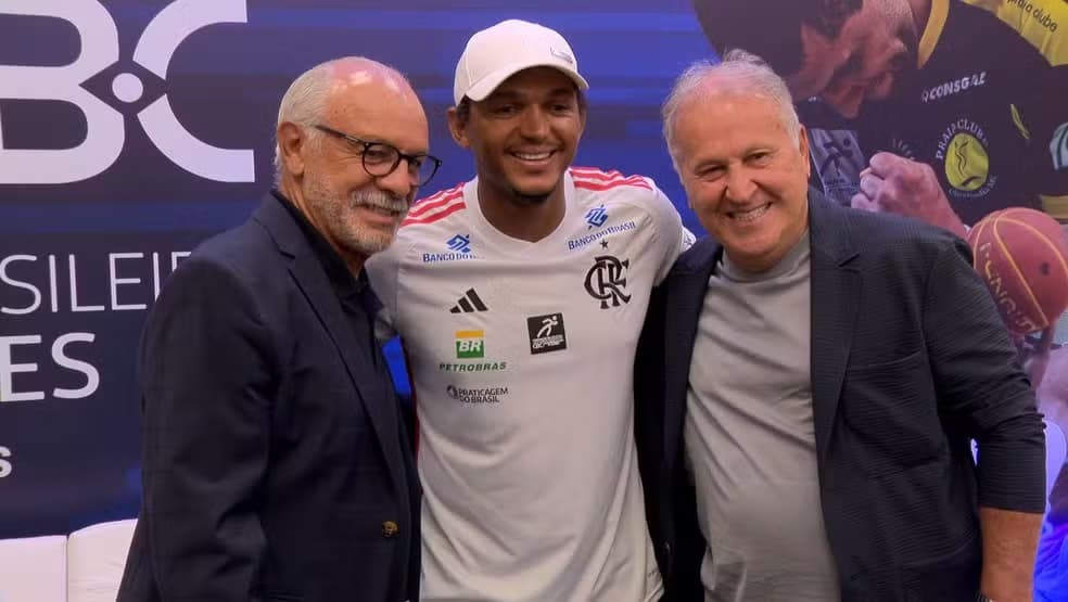 Isaquias Queiroz com Júnior e Zico