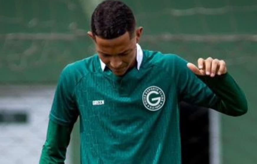 lateral ex-goiás vai para o flamengo