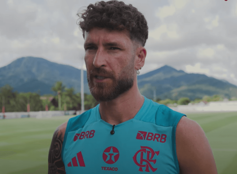 Léo Pereira concede entrevista no Ninho do Urubu e projeta Flamengo x Internacional