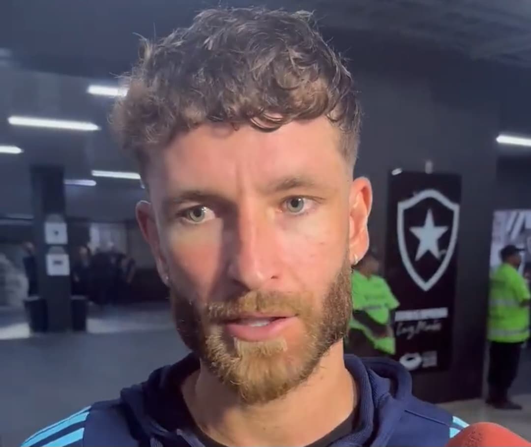 Léo Pereira na zona mista do Engenhão