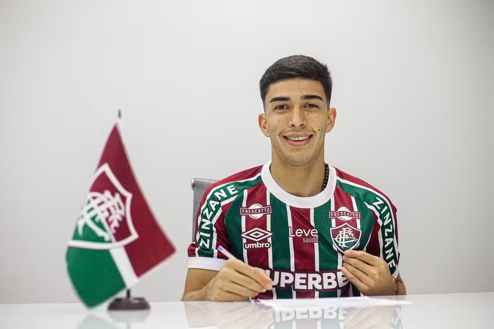 Lezcano com a camisa do Fluminense