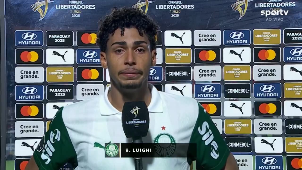 Luighi chorando após sofrer racismo em partida do Palmeiras na Libertadores Sub-20