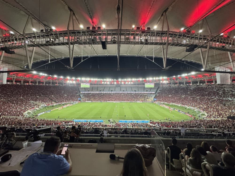 Maracanã com Setor Leste Superior vazio