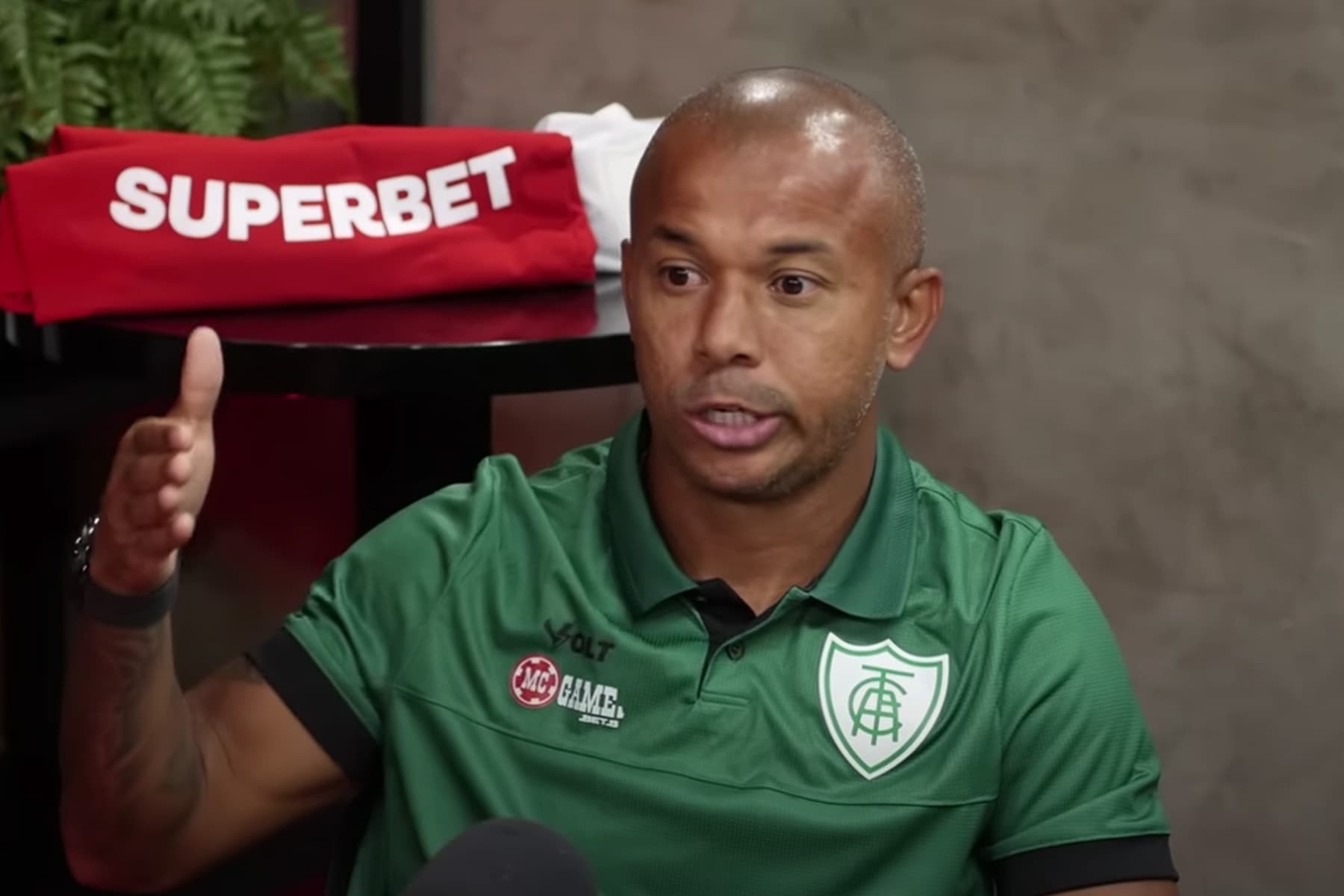 Lateral-direiro Mariano no Charla Podcast