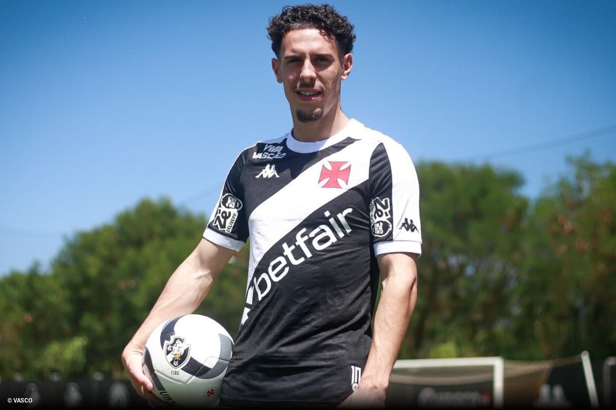 Nuno Moreira com a camisa do Vasco