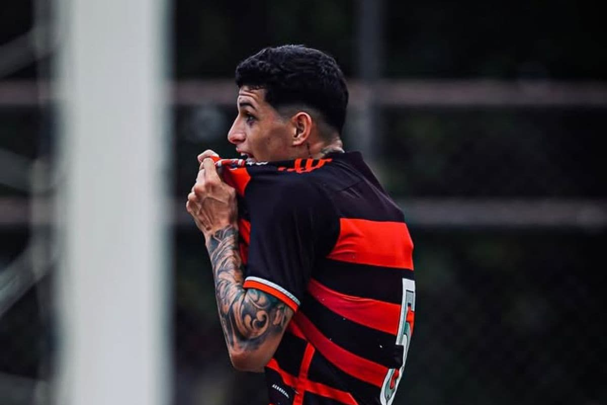 pablo lucio com a camisa do flamengo