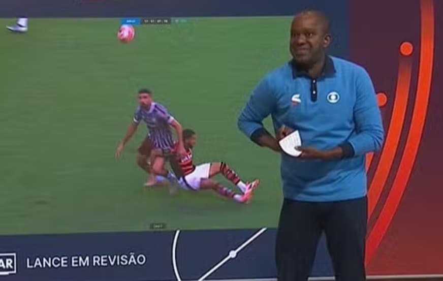 pc de oliveira explica gol anulado do flamengo