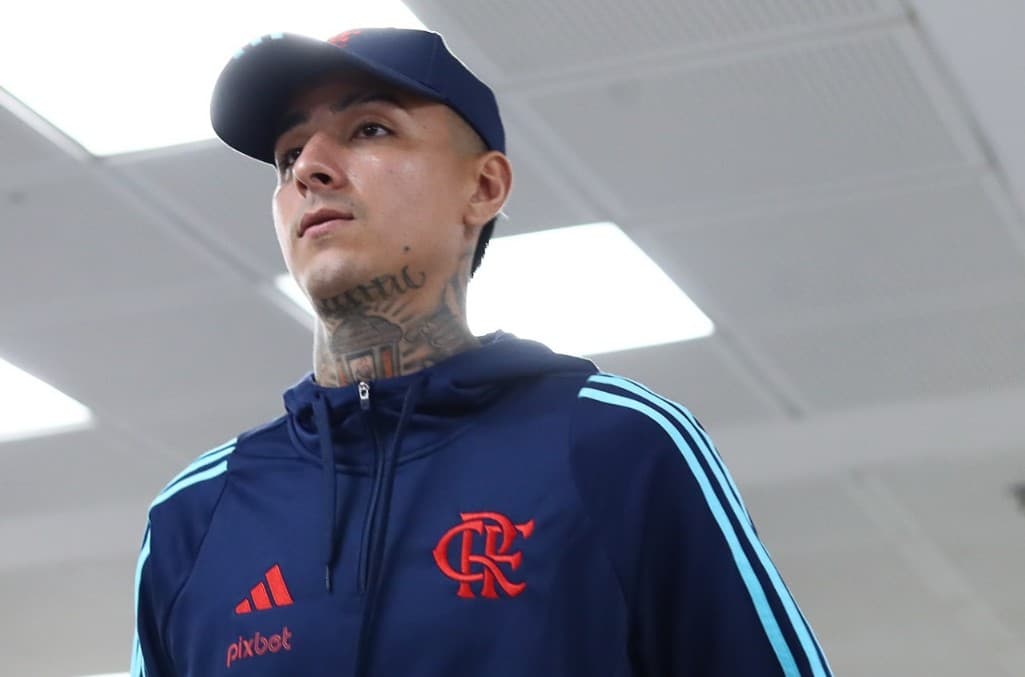 Pulgar em chegada do Flamengo ao Maracanã