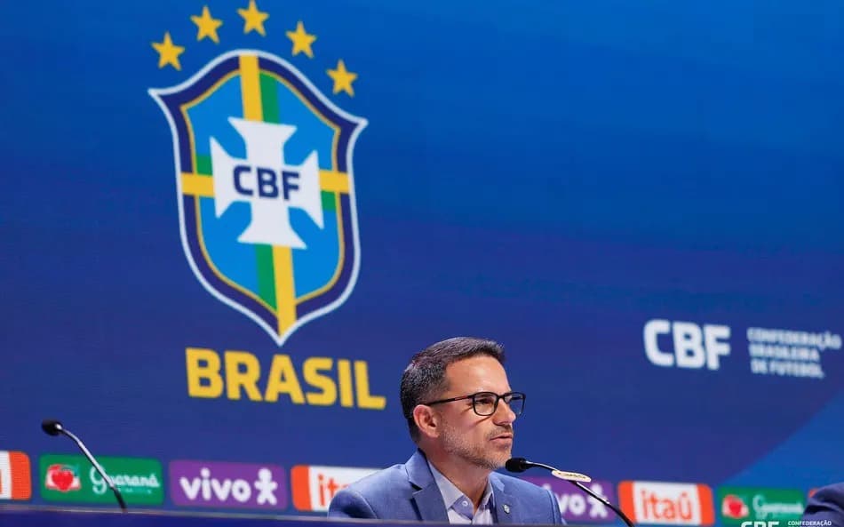 Rodrigo Caetano em coletiva