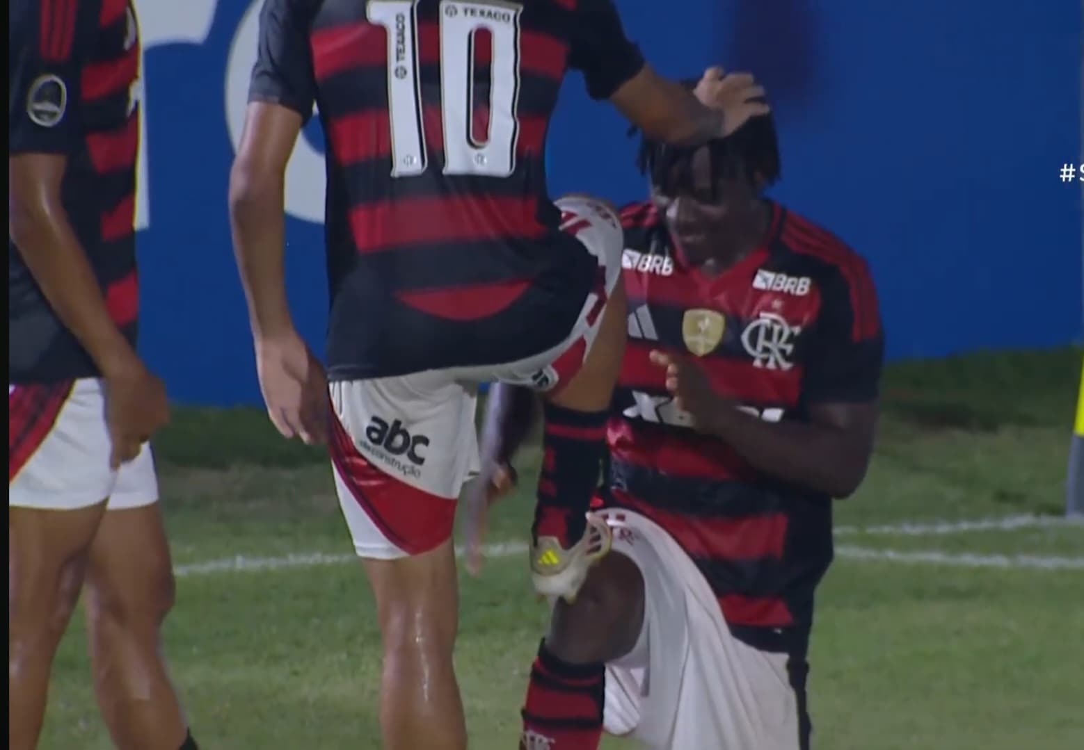 Shola comemora gol pelo Flamengo