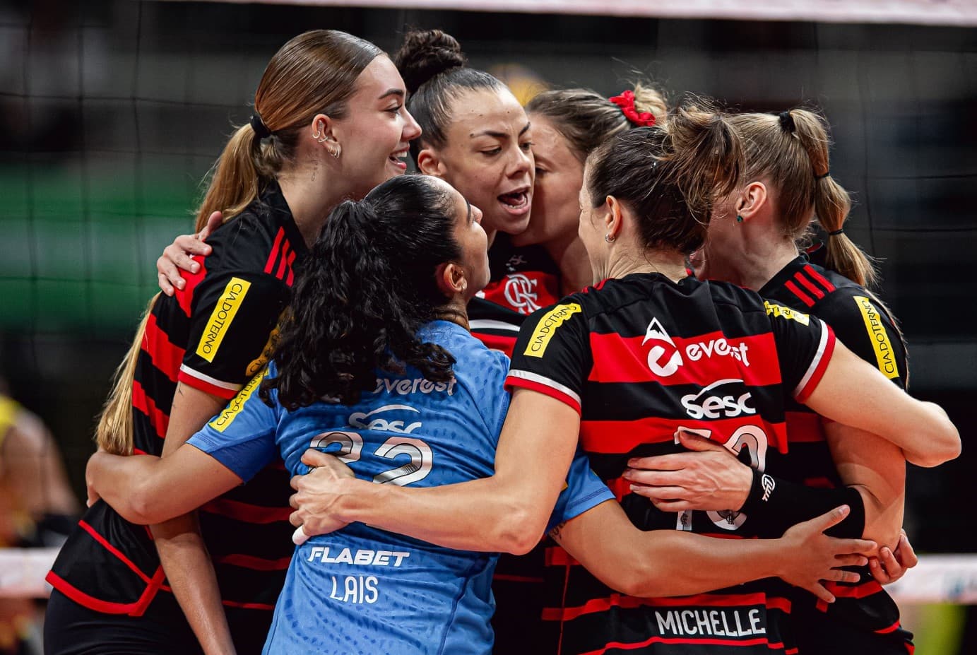 Jogadoras do Sesc Flamengo comemoram ponto