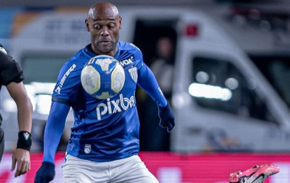 vagner love ex-flamengo em jogo do avaí