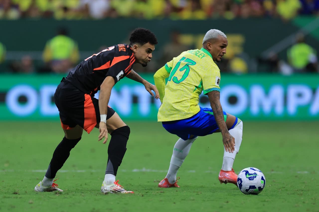 Wesley contra Luis Diaz em Brasil x Colômbia