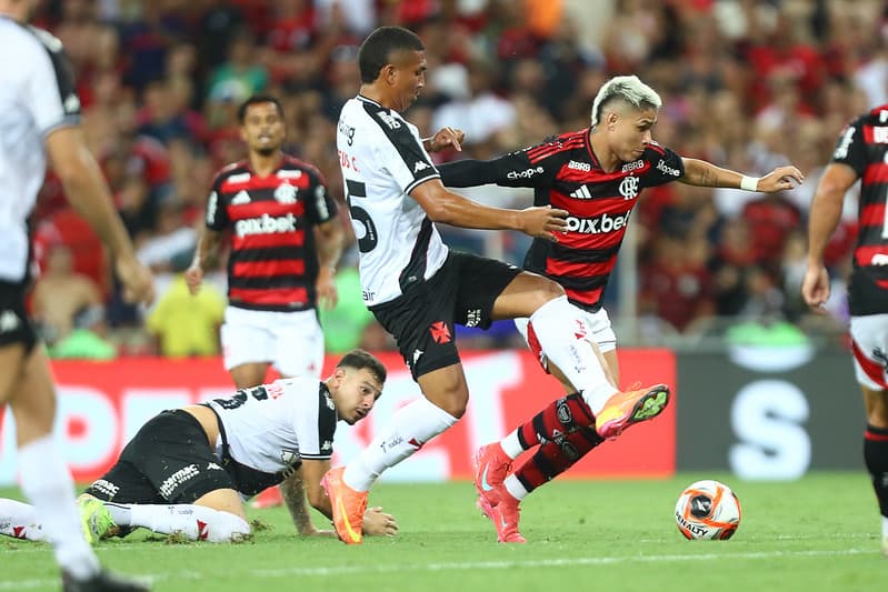 Luiz Araújo deixa dois marcadores na saudade no clássico entre Flamengo e Vasco