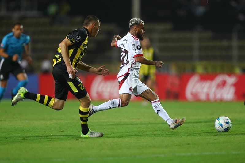 Michael em campo durante o jogo entre Flamengo e Deportivo Táchira