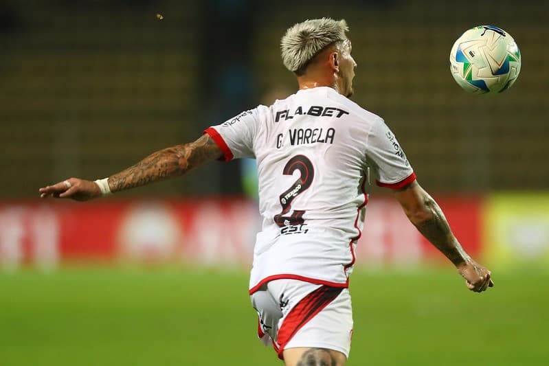 Varela durante Deportivo Táchira x Flamengo, pela Copa Libertadores 2025