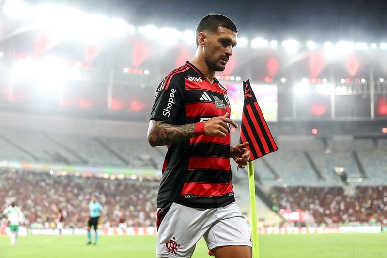 Arrascaeta em campo pelo Flamengo