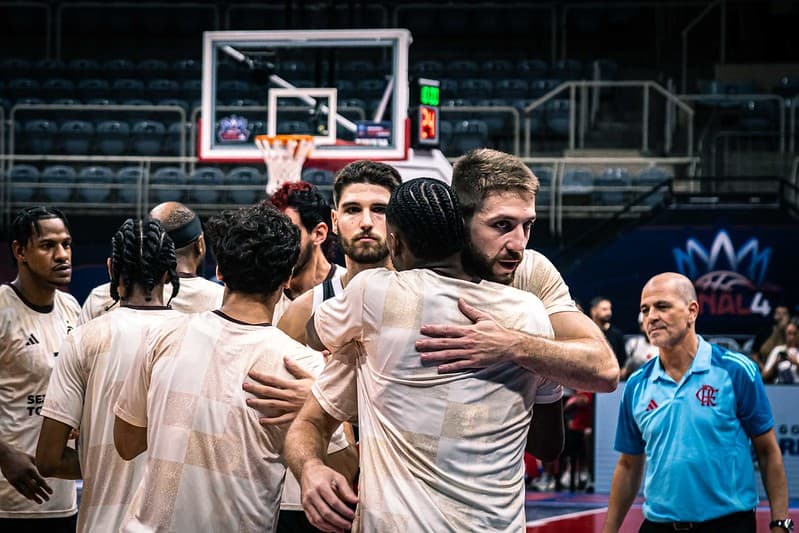 Time do FlaBasquete antes de jogo importante no Maracanãzinho