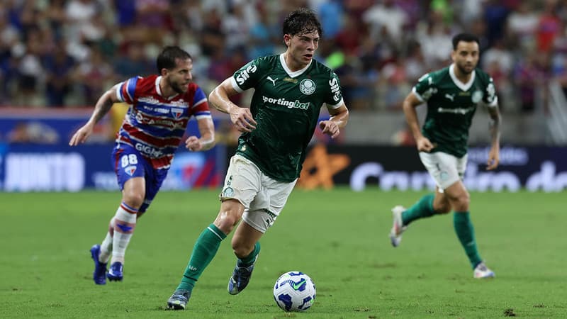 Palmeiras e Fortaleza se enfrentando pelo Brasileirão