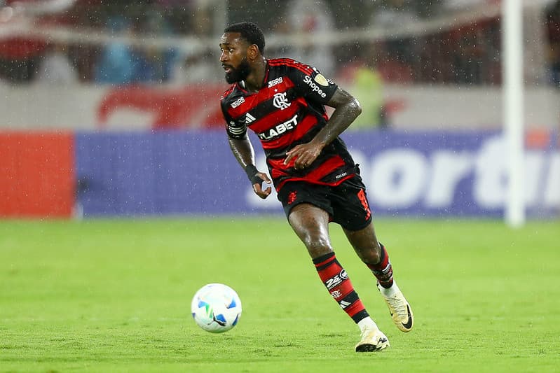 Gerson em campo pelo Flamengo