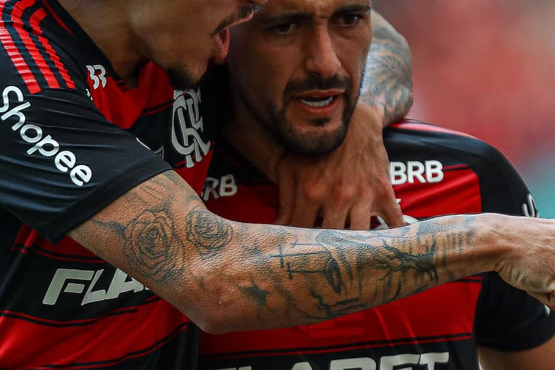 Pedro e Arrascaeta comemoram gol do Flamengo