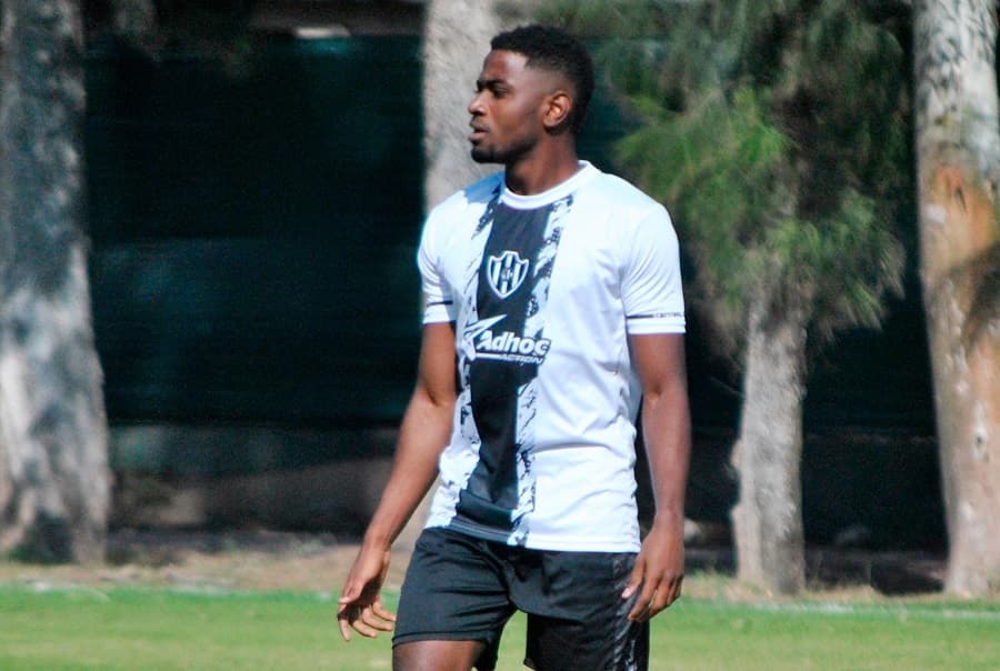 Luis Angulo em treino do Central Córdoba