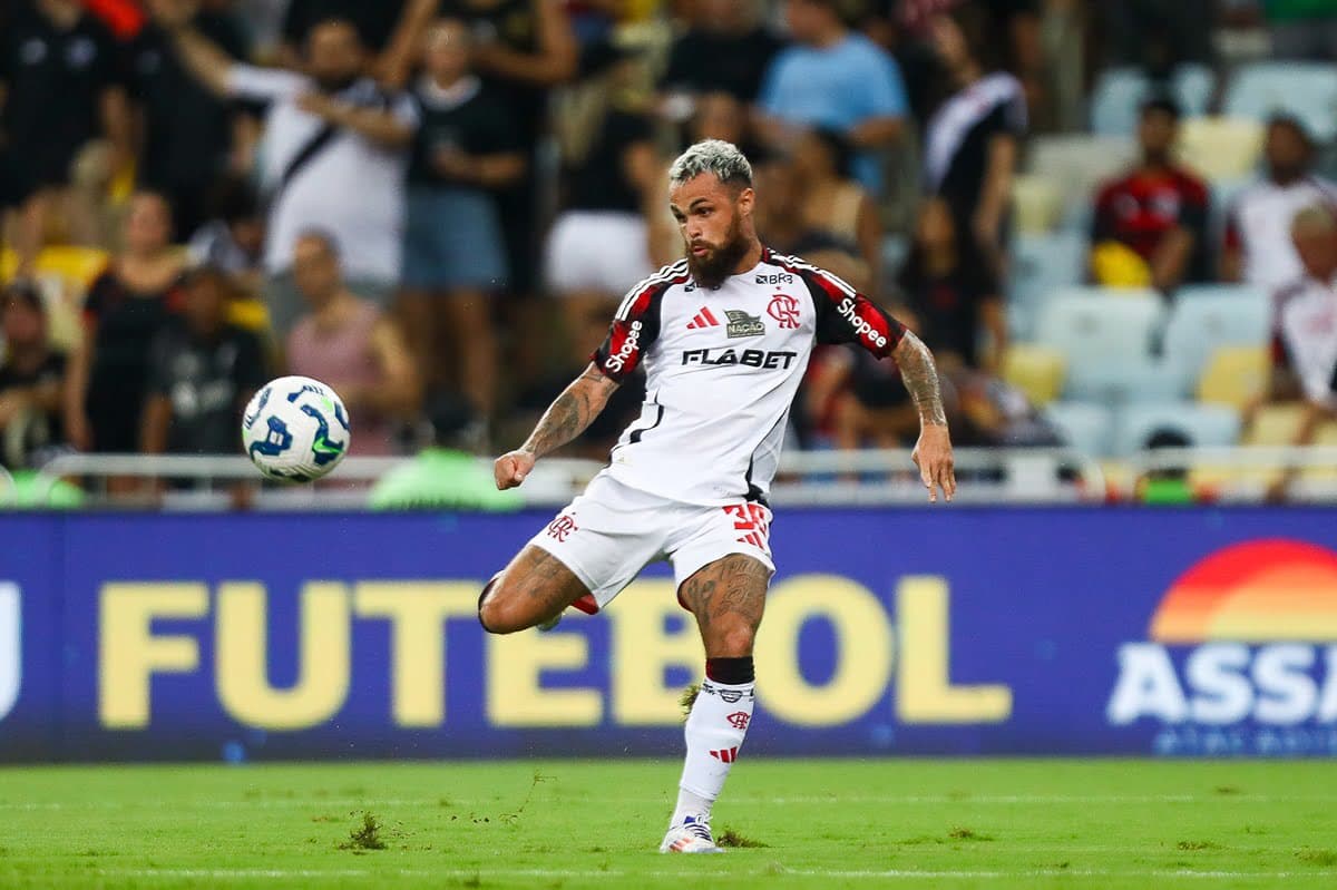 Michael tenta finalização contra o Vasco