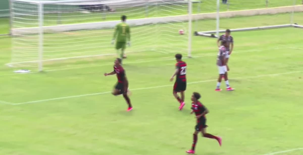 Kaio Gomes comemora gol do Flamengo no Carioca Sub-17