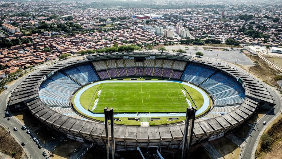 Imagem aérea mostra o Estádio Castelão, palco de jogo do Flamengo na Copa do Brasil 2025