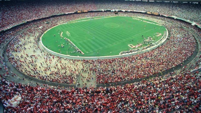 Dia de jogo do Flamengo no antigo Maracanã com Geral