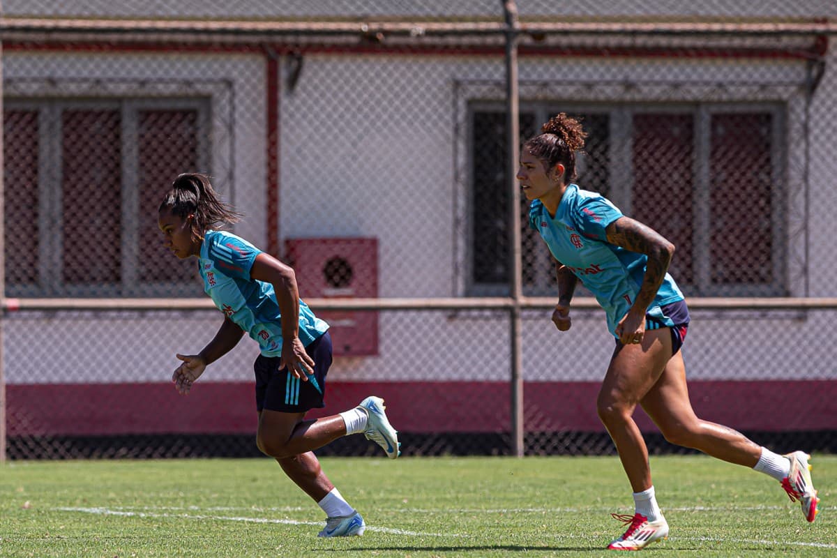 Cristiane treina ao lado de Ju Ferreira, na Gávea.