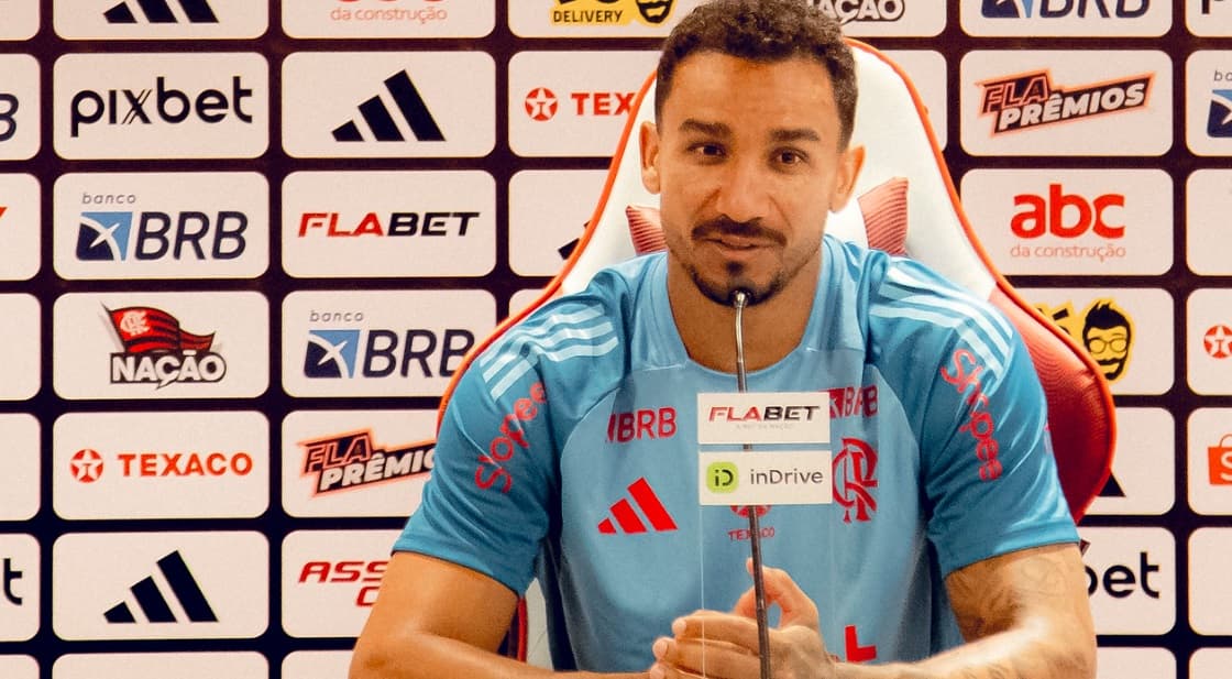 danilo em coletiva no flamengo