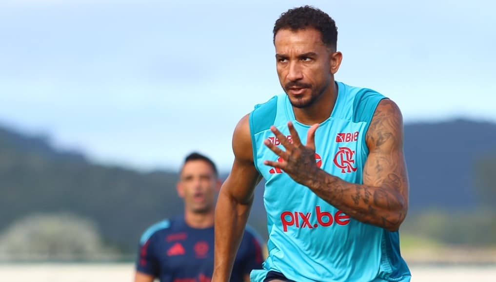 danilo em treino do flamengo