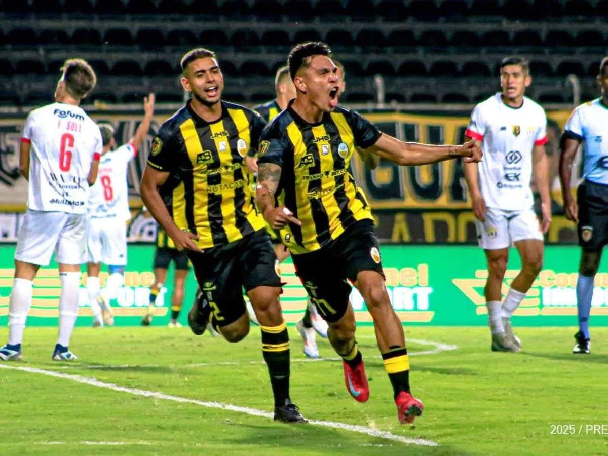 Balza comemora gol do Táchira