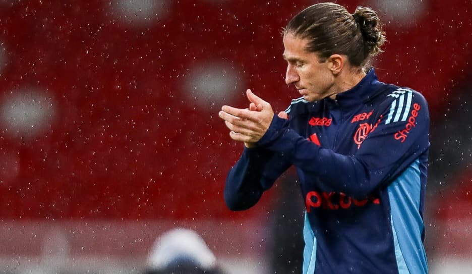filipe luís em jogo do flamengo contra ldu