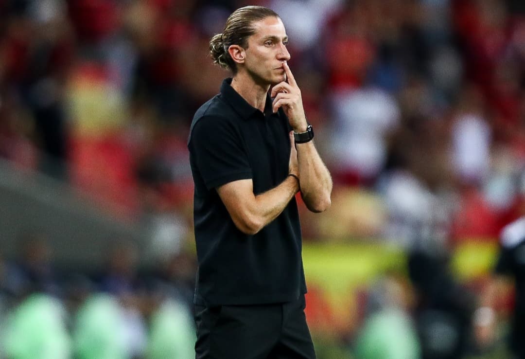 Filipe Luís na beira do campo pelo Flamengo
