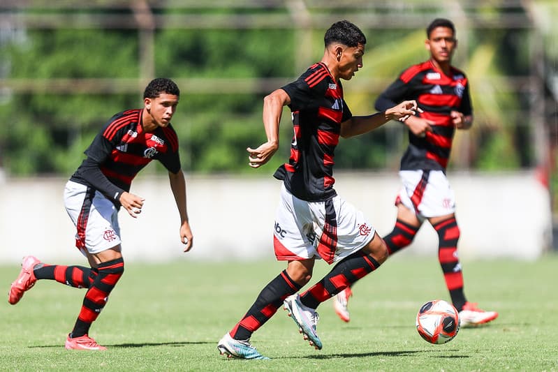 Time Sub-20 do Flamengo em partida na Gávea