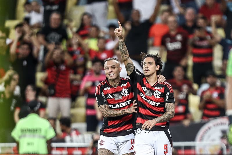 Pedro comemora gol diante do Juventude no Maracanã