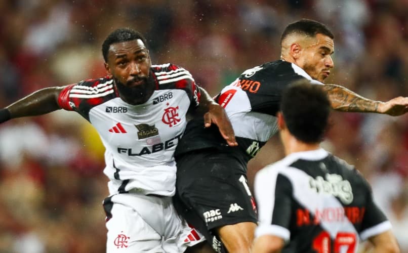 gerson e coutinho em jogo entre vasco e flamengo