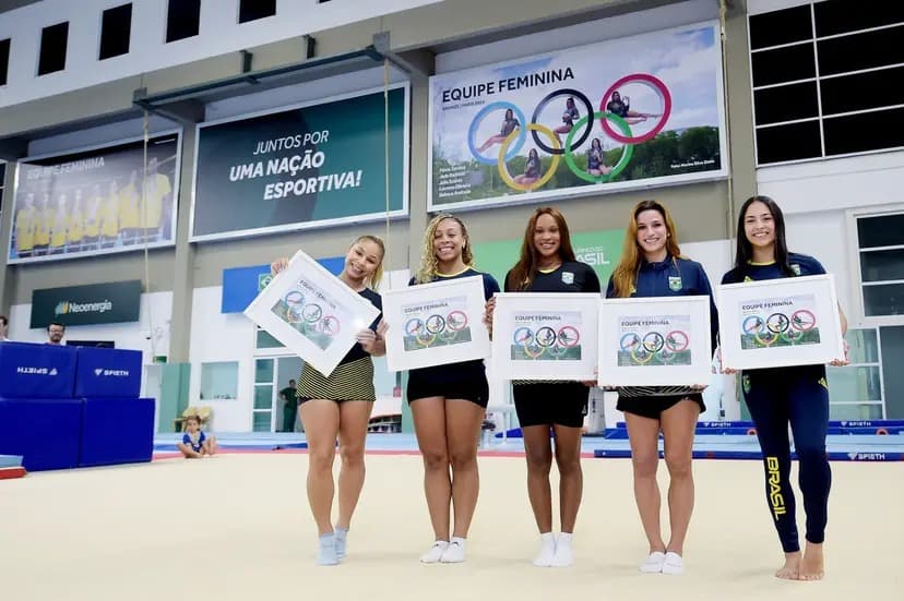 Rebeca Andrade, Flavinha Saraiva, Jade Barbosa, Lorrane Oliveira e Julia Soares são homenageadas no CT do Time Brasil