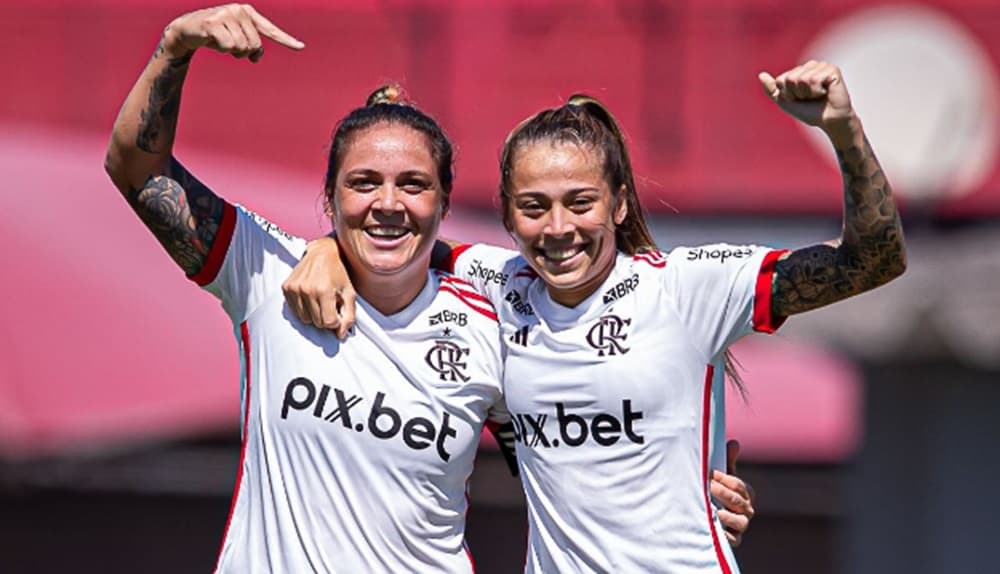 glaucia comemora gol no feminino do flamengo