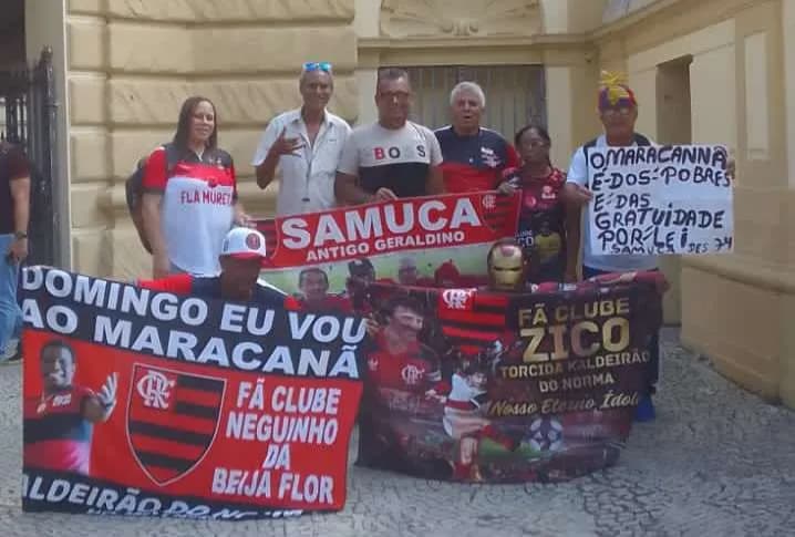 Torcedores geraldinos no Palácio Guanabara