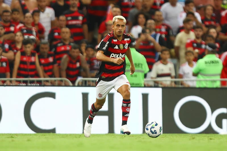 Matheus Gonçalves contra o Internacional