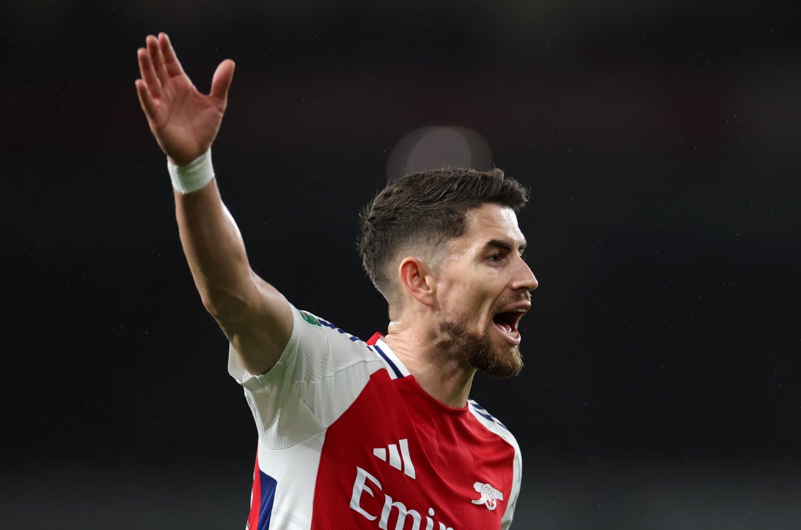 Jorginho gesticula em jogo do Arsenal