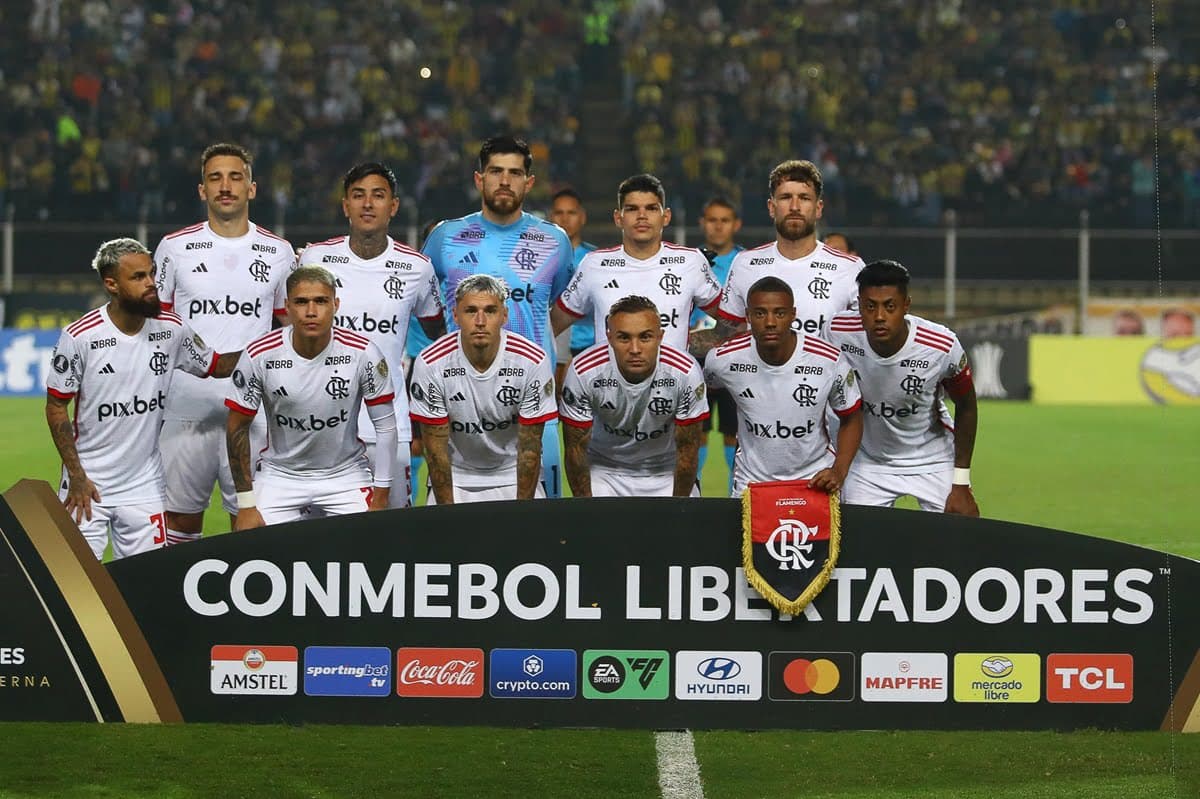 Elenco do Flamengo posa para foto na Libertadores
