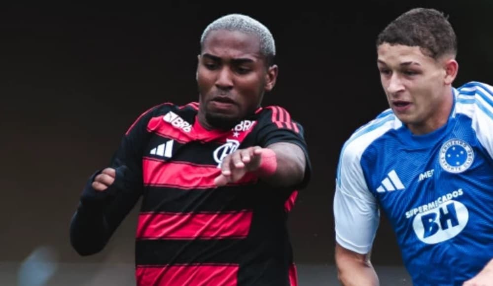 lorran em jogo do flamengo contra o cruzeiro