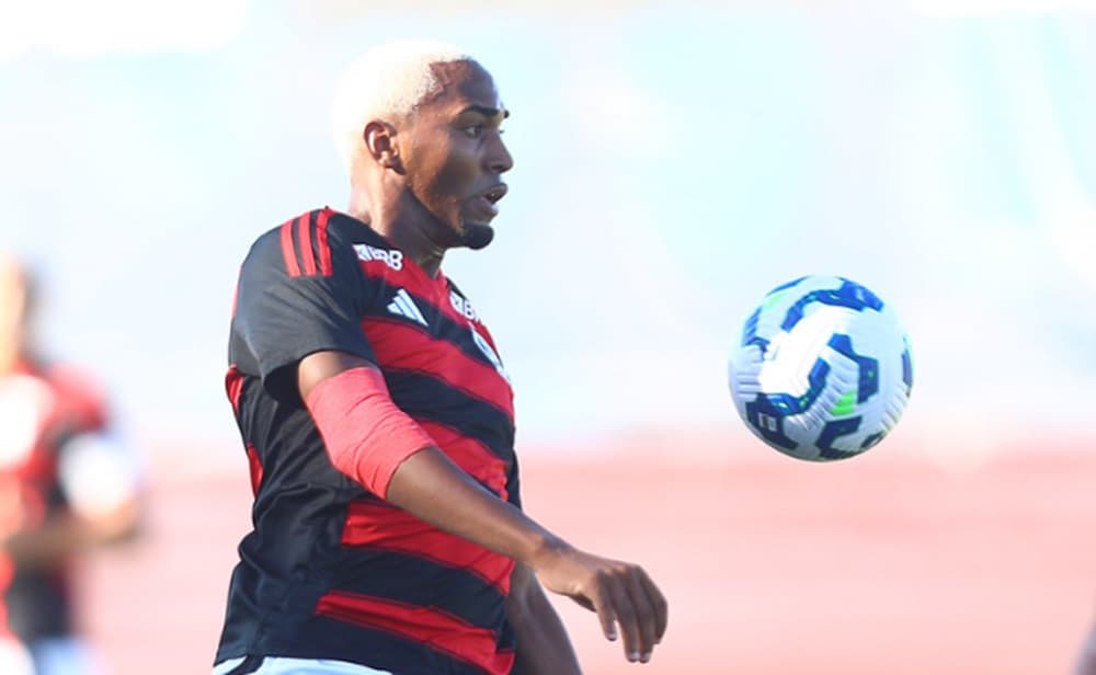 lorran em jogo do flamengo no sub-20