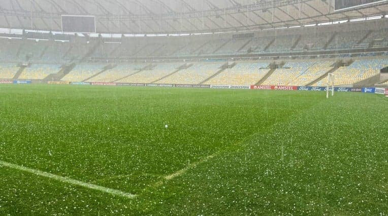 maracanã em dia de chuva