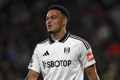 Rodrigo Muniz com a camisa do Fulham